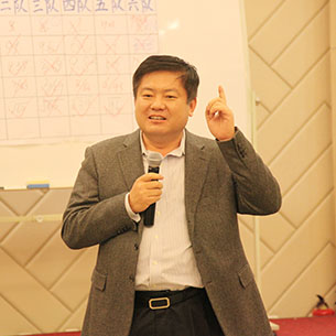 舒忠峰  集團公司董事長、總經理